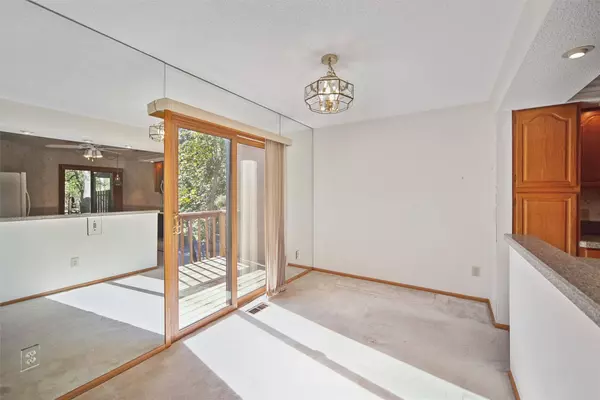 7051 Oak Brook Drive, Urbandale, IA 50322