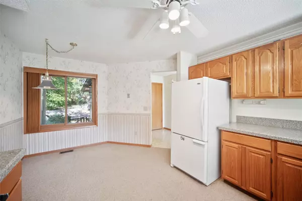 7051 Oak Brook Drive, Urbandale, IA 50322