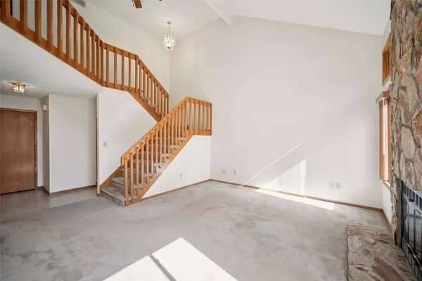 7051 Oak Brook Drive, Urbandale, IA 50322