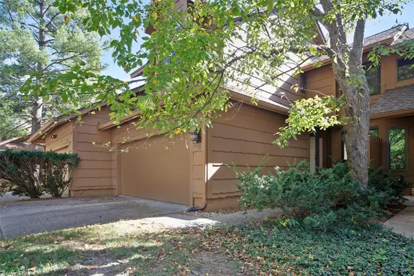 7051 Oak Brook Drive, Urbandale, IA 50322