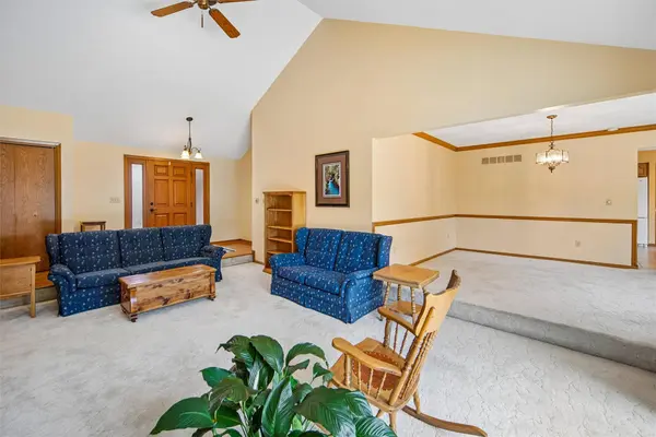 5992 Dogwood Circle, Johnston, IA 50131