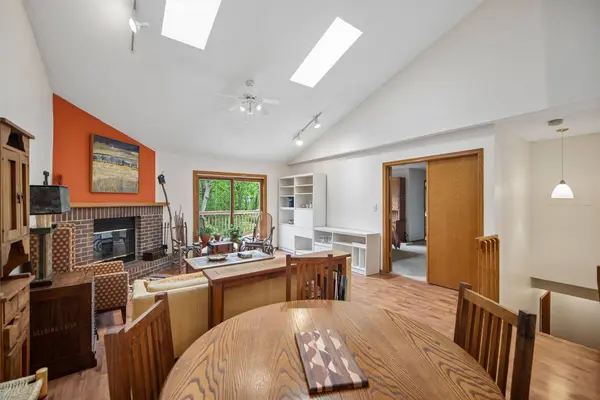 3701 Oak Creek Place, West Des Moines, IA 50265