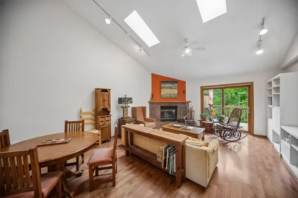 3701 Oak Creek Place, West Des Moines, IA 50265