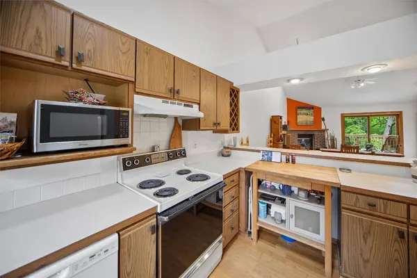 3701 Oak Creek Place, West Des Moines, IA 50265