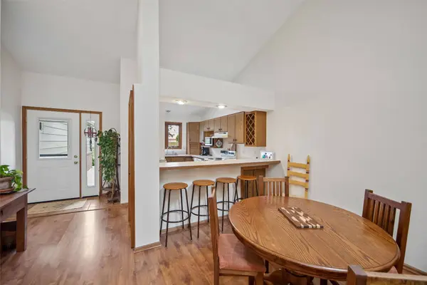 3701 Oak Creek Place, West Des Moines, IA 50265