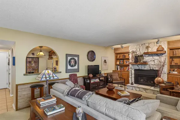 7824 Roseland Drive, Urbandale, IA 50322