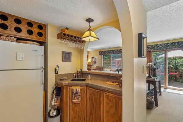 7824 Roseland Drive, Urbandale, IA 50322