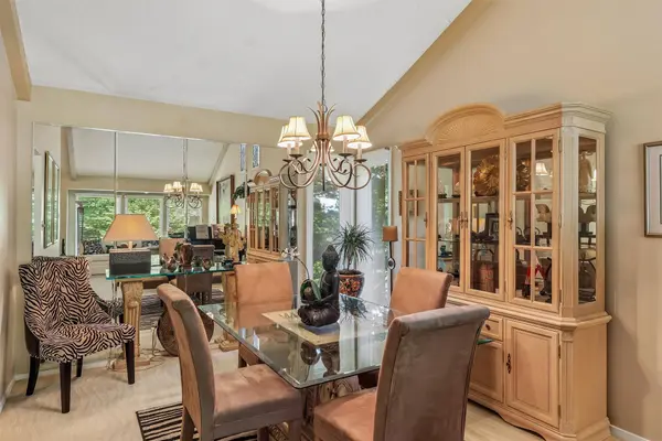 7824 Roseland Drive, Urbandale, IA 50322