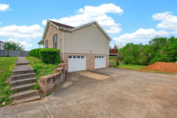 1966 Berkshire Dr, Clarksville, TN 37042
