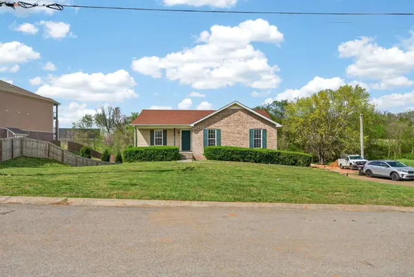 1966 Berkshire Dr, Clarksville, TN 37042