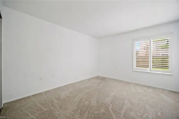 1008 Autumn Woods LN Unit 104, Virginia Beach, VA 23454