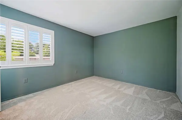 1008 Autumn Woods LN Unit 104, Virginia Beach, VA 23454