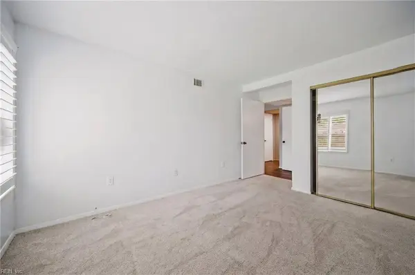 1008 Autumn Woods LN Unit 104, Virginia Beach, VA 23454
