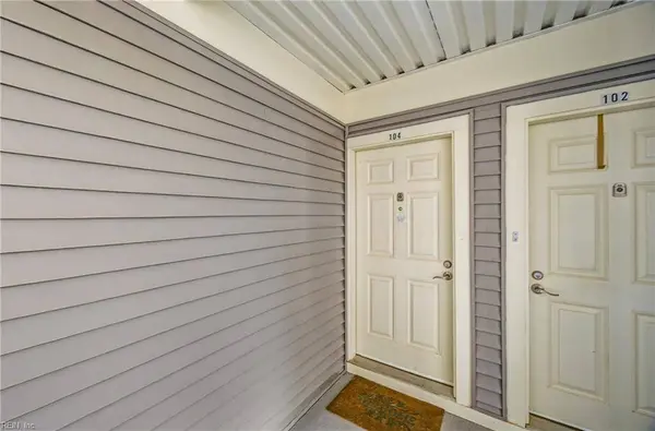 1008 Autumn Woods LN Unit 104, Virginia Beach, VA 23454
