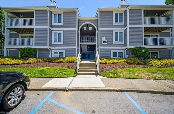 1008 Autumn Woods LN Unit 104, Virginia Beach, VA 23454
