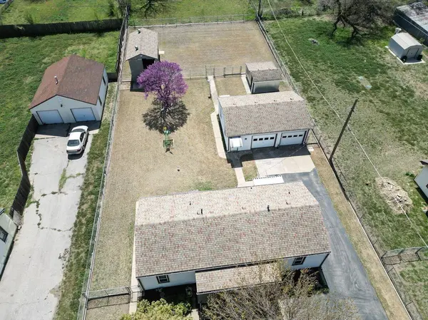711 E 56th St S, Wichita, KS 67216
