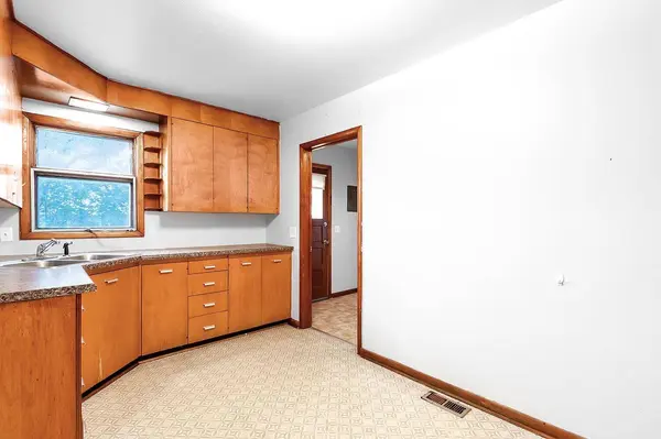 4354 S Seneca St, Wichita, KS 67217