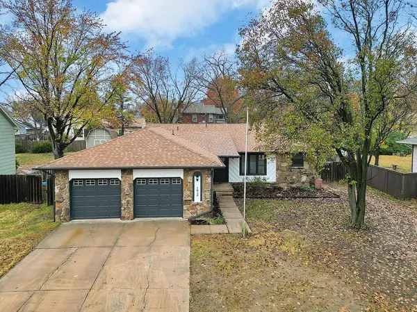 1612 E Brendonwood RD, Derby, KS 67037