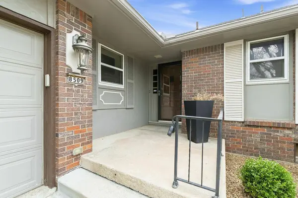 8509 E Lockmoor Cir, Wichita, KS 67207