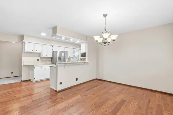 8509 E Lockmoor Cir, Wichita, KS 67207