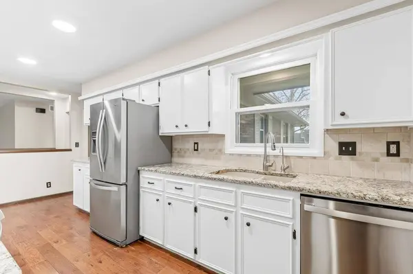 8509 E Lockmoor Cir, Wichita, KS 67207