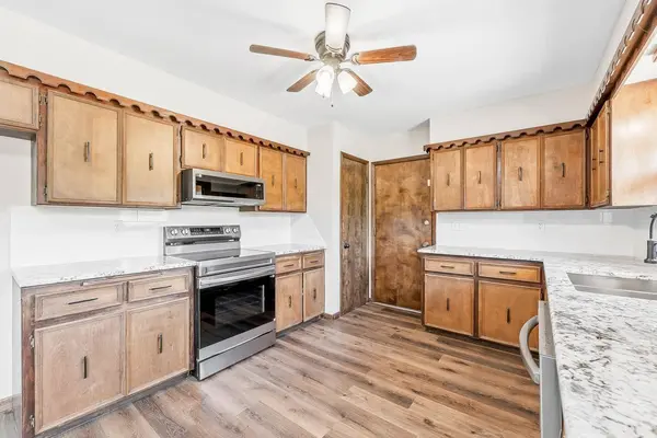 5952 N Palm Ln, Wichita, KS 67204