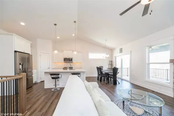 9131 Greenway Drive, West Des Moines, IA 50266