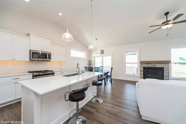 9131 Greenway Drive, West Des Moines, IA 50266