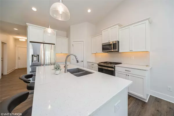 9131 Greenway Drive, West Des Moines, IA 50266