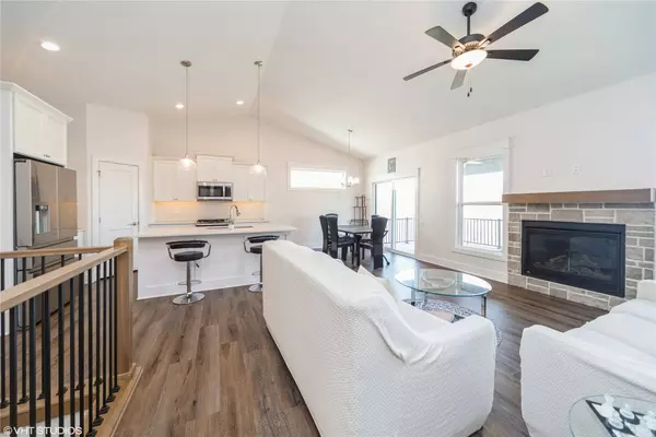 9131 Greenway Drive, West Des Moines, IA 50266