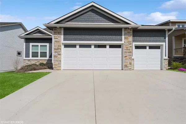 9131 Greenway Drive, West Des Moines, IA 50266