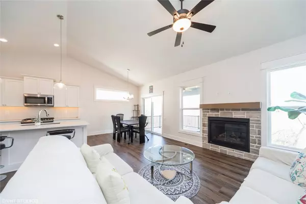 9131 Greenway Drive, West Des Moines, IA 50266