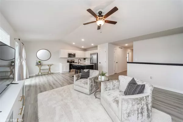 2005 White Oak Lane, Granger, IA 50109