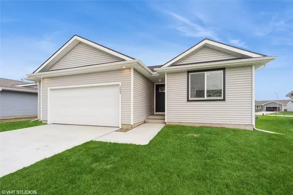 2005 White Oak Lane, Granger, IA 50109