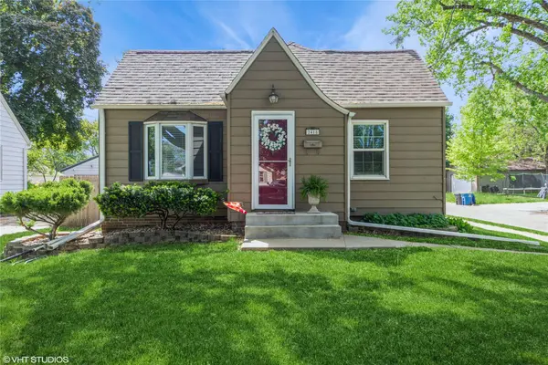 2418 44th Street, Des Moines, IA 50310