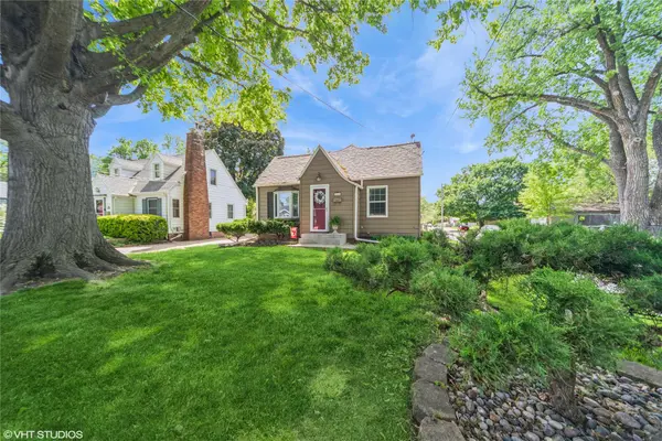 2418 44th Street, Des Moines, IA 50310