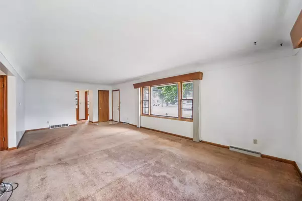 609 SW Maple Street, Ankeny, IA 50023