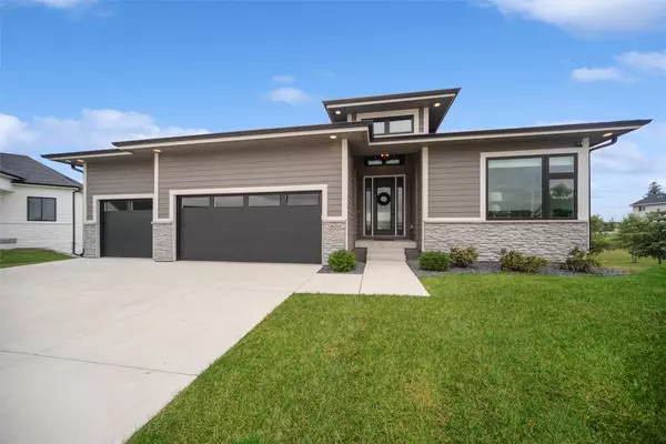 2800 NE Cherry Court, Grimes, IA 50111