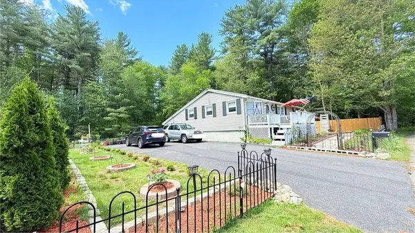 9 Willow Rd, Holbrook, MA 02343