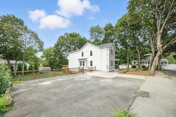 42 Oak St East, Braintree, MA 02184