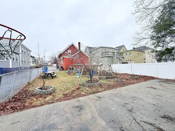 142 Abbott St, Lawrence, MA 01843