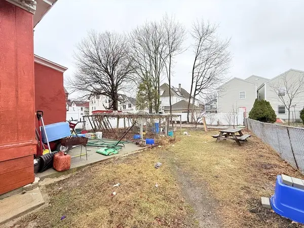 142 Abbott St, Lawrence, MA 01843