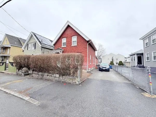 142 Abbott St, Lawrence, MA 01843
