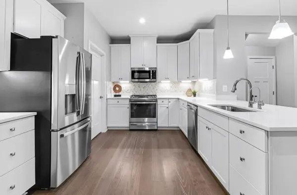 3231 Thornapple Dr, Frederick, MD 21704-2406