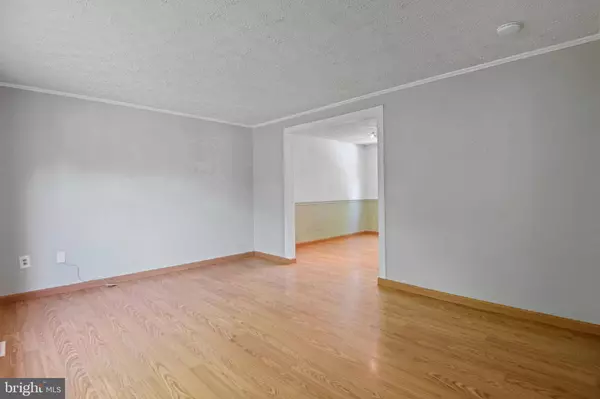 1824 LAWNVIEW DR, Frederick, MD 21702