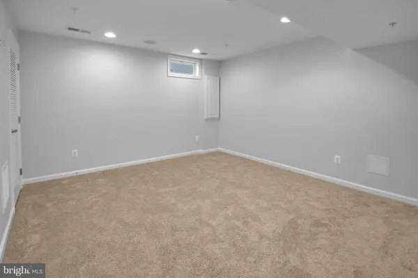 9611 ATTERBURY LN, Frederick, MD 21704