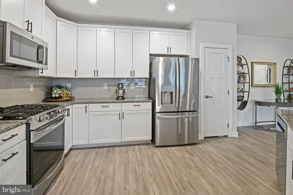 3282 PINE NEEDLE CIR #301, Frederick, MD 21704