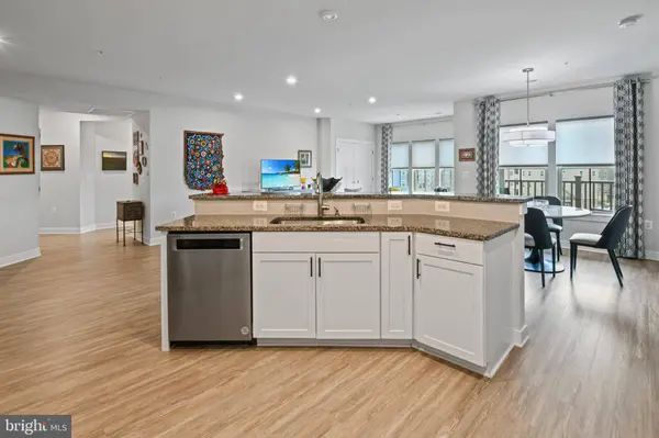 3282 PINE NEEDLE CIR #301, Frederick, MD 21704