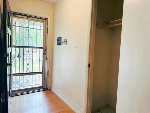 9414 Frostwood Street, Dallas, TX 75217