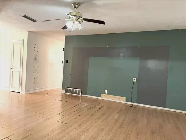 9414 Frostwood Street, Dallas, TX 75217